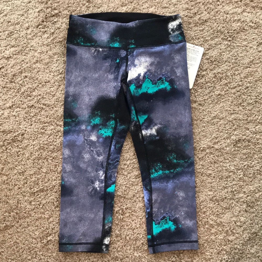 Lululemon Wunder Under Crops - Picture 2 of 4